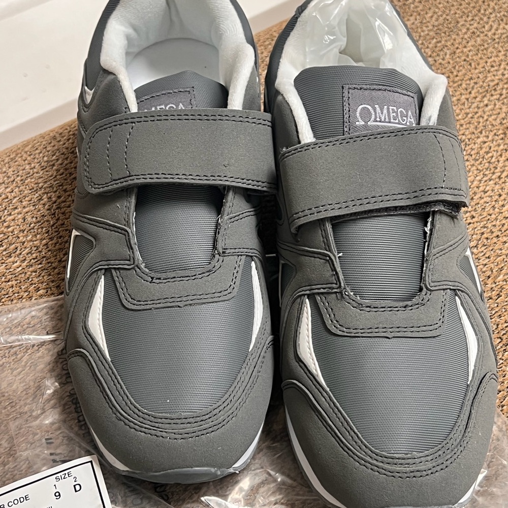 π OMEGA Brand New Mens Sneaker with Velcro Strap -gray size 9D standard fit π - Picture 2 of 5